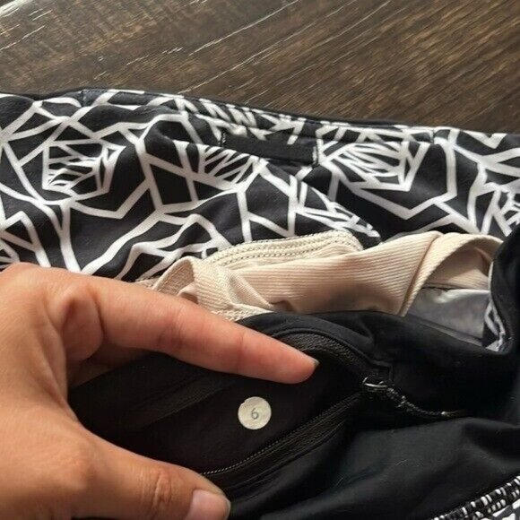Lululemon Run Time Short 4" Miss Mosaic Black/Black Pockets Lined Drawcord Sz 6 - Picture 4 of 6